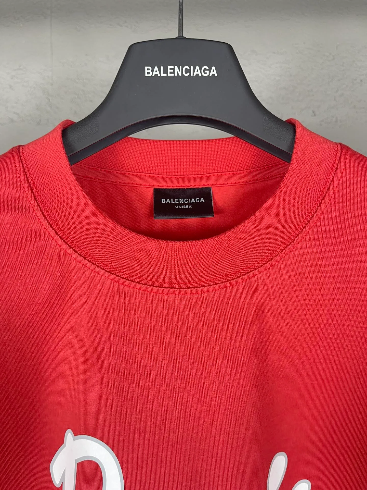 【 . Quality】BALENCI*GA/ .SS 24 New Arrival， enjoy Paris T . . Authentic ， ！ ZP 。 260 ， . ， ，。 。 . ， 。 OS . Same Style ：BL 233370 : .Red Size：XS S M L